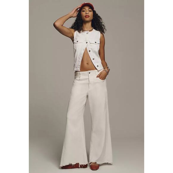 NWT Pilcro The Adi Mid-Rise Frayed Relaxed Flare Jeans White Size 30 Tall Anthro - Picture 1 of 12